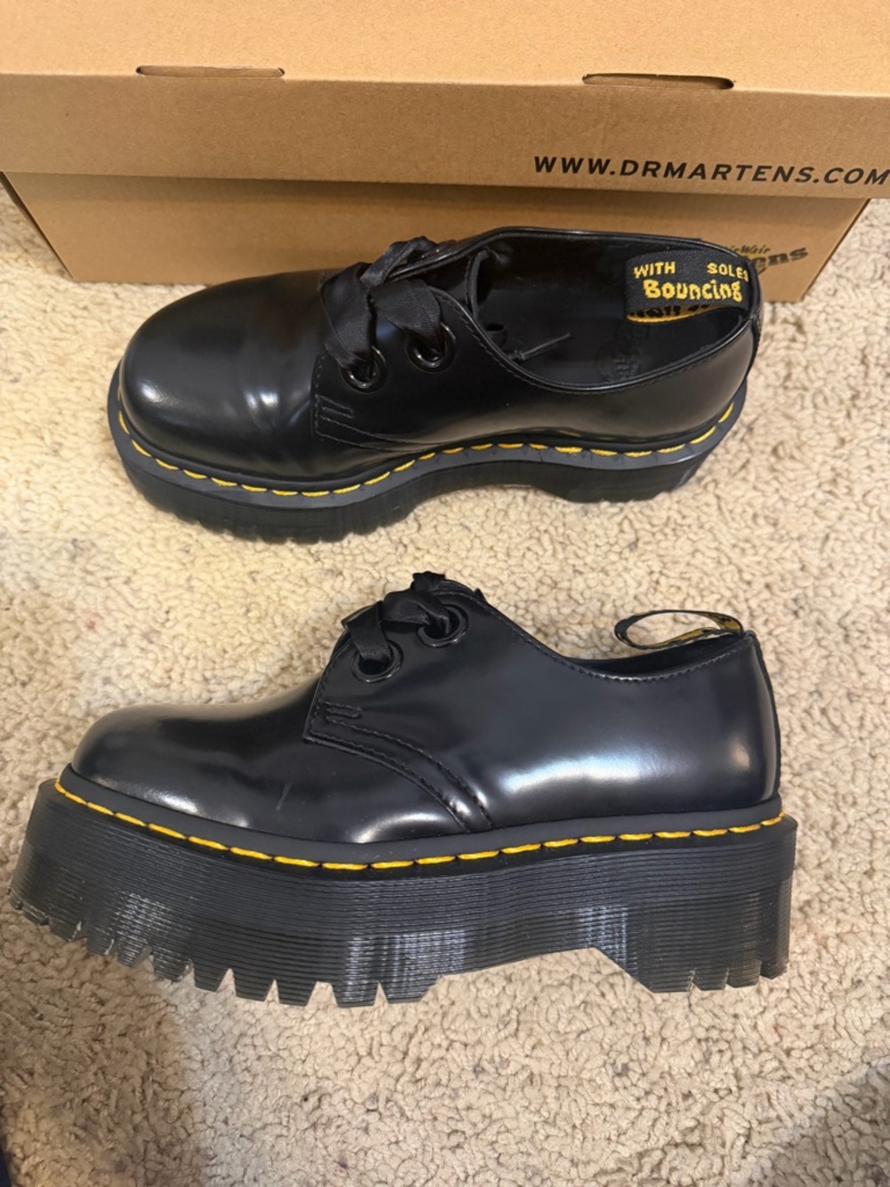 Dr. Martens Holly Women's Leather Platform Shoes Size 36 in Black - Picture 4 of 8